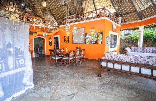 Diani Beach Villa | Casa Di Mia Villa, with Pool & 3 min walk to Beach.