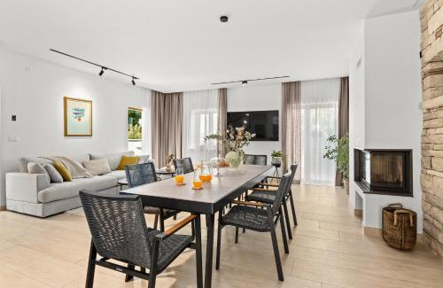 Belavici Villa | Casa Dika Pool & Lounge - Happy Rentals