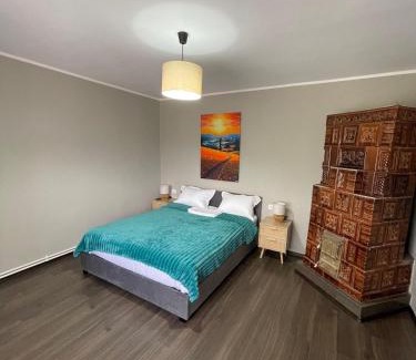 Husi House | Casa Din Deal