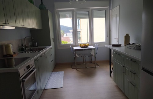 Porto de Espasante Ski Chalet | Casa do Olmo Villa with farm in an urban environment. Close to beaches.
