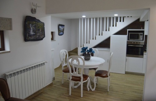 Sever do Vouga Cottage | Casa do Ribeiro/Quinta da Costeira AL 80 388 Complete rental with pool.