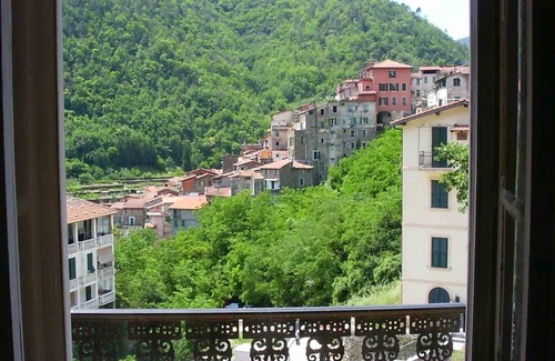 Pigna Apartment | CASA DOLCEVITAnBeautiful flat in medieval village with amazing views, free wifi