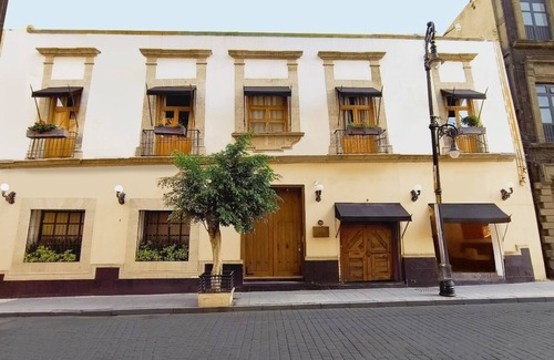 Historic Center Apartment | Casa Donceles Studio with King Bed, Kitchenette, Complimentary baggage storage.