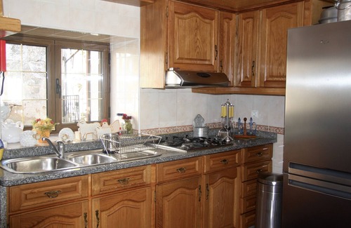 Fundao House | CASA DUAS FONTES - in the historic center of the village and next to the river pool