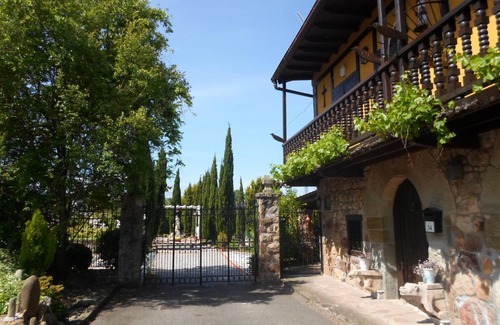 Parbayon House | Casa El Molino - Swimming pool, Tennis court, Wi-Fi, Barbecue.Jardin