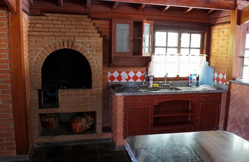 Vila Izabel House | Casa em Condominio, Recanto do Jordao, Ofuro, Quadra de Tenis, Lareira, mt Verde