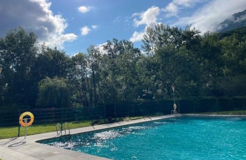 Arredondo House | Casa en la montaña con piscina de temporada