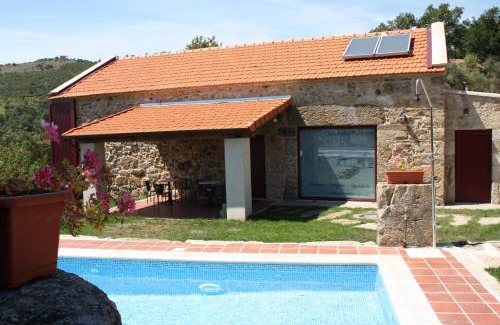 Montalegre Villa | Casa Entre-Palheiros e Casa do Canastro