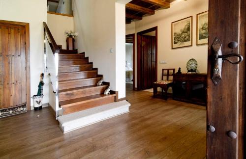 Gallegos de Sobrinos House | Casa Entre Piedras y Estrellas