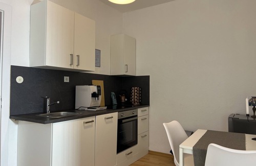 Duisburg Mitte Apartment | Casa Estrella -5 min zum Duisburg Hbf, -nähe Uni Duisburg/essen -erdgeschoss