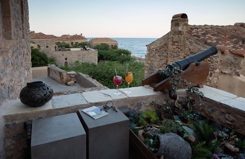 Monemvasia Ski Chalet | «Casa Felicia», the Castle Mansion Experience