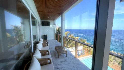 Antoneys Cay House | Casa Flomingo Roatan