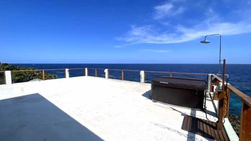 Antoneys Cay House | Casa Flomingo Roatan