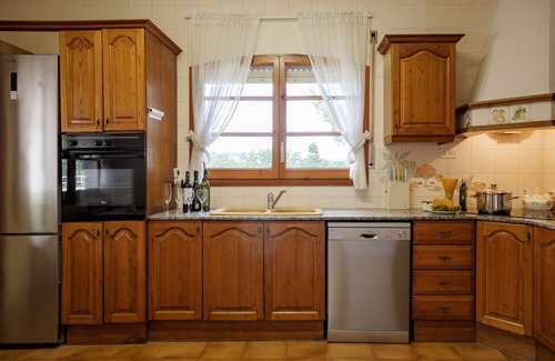 El Pla del Penedes Cottage | Casa Fontanals for 10 people