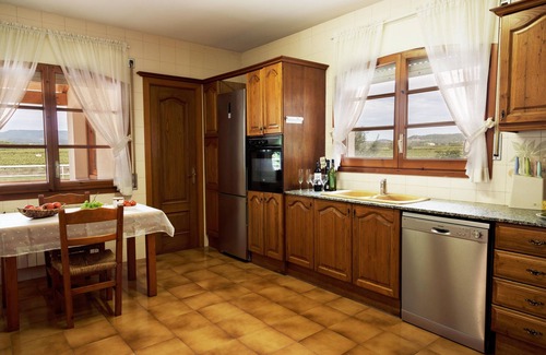 El Pla del Penedes Cottage | Casa Fontanals for 10 people