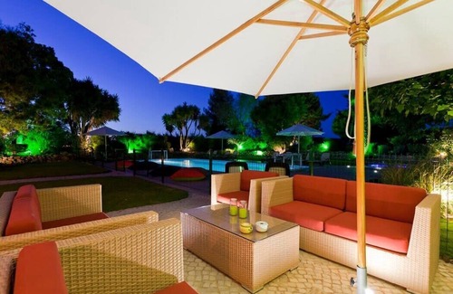 Lagoa e Carvoeiro House | Casa Grande - 6 Bedrooms, outside kitchen, fenced pool, wheelchair friendly