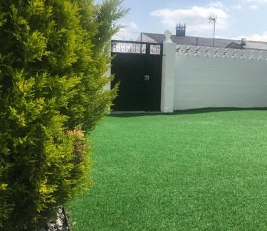Portomarin House | Casa Grande do Costureiro-Para Grupos en Portomarín con Terraza y Vistas