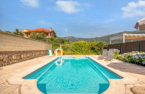 Mombeltran House | Casa Gredos , Piscina , Juegos , BBQ , Pozas , Relax
