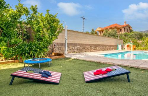 Mombeltran House | Casa Gredos , Piscina , Juegos , BBQ , Pozas , Relax