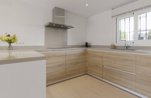 Guadalmina House | Casa Guadalvillas - 3Bd Townhouse Near The Beach!