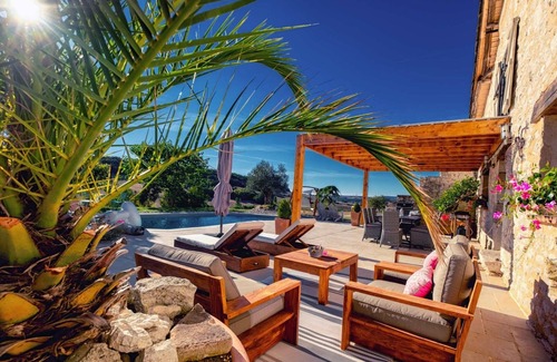 Castelnau-de-Montmiral Ski Chalet | Casa Guillarmou - Heated Pool & Spa - Splendid