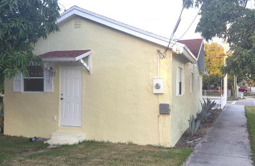 Delray Beach Villa | Casa Historica, a cozy 1940 cottage in Delray Beach, FL