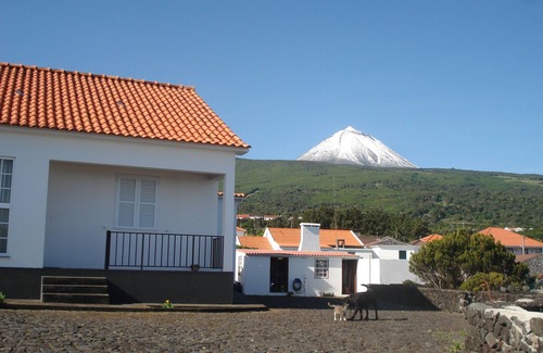 Sao Roque do Pico House | Casa Ilha do Pico - Free Wi-Fi, 200m from natural pools and 50m from the sea