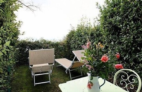 Nocelle House | Casa Ilnira B: A bright apartment in a quiet position, located on a hillside above the sea, with Free WI-FI.