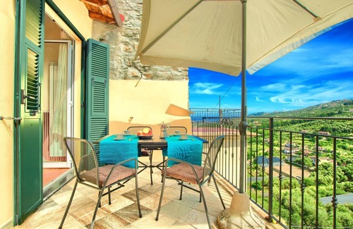 Torrazza Apartment | Casa in Tipico Borgo Ligure con Terrazza Panoramica