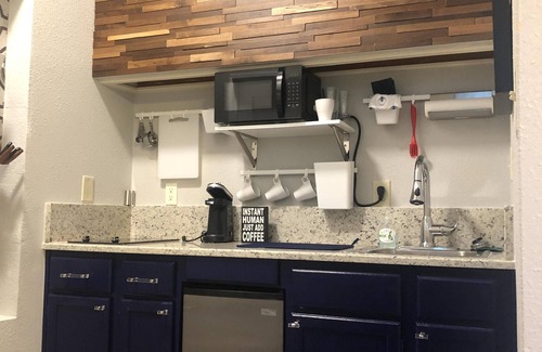 Wetmore Apartment | Casa Indigo - Cozy & Chic in GREAT LOCATION!