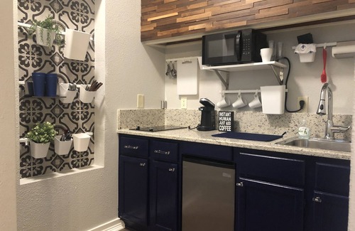 Wetmore Apartment | Casa Indigo - Cozy & Chic in GREAT LOCATION!