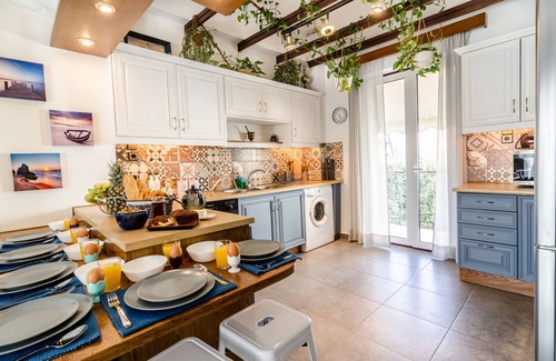 Old Town House | Casa Ithomi, 3 Bedroom Maisonnet, Old Harbor Chania