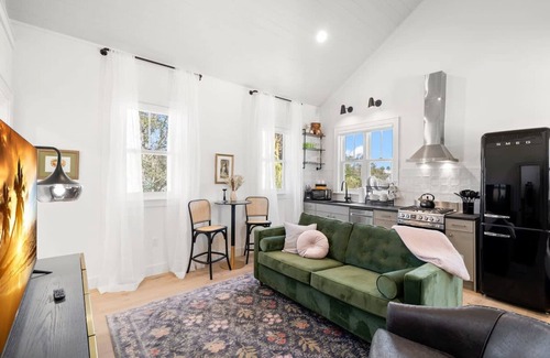 Historic Ybor Apartment | Casa Julieta Luxury Ybor-themed Studio