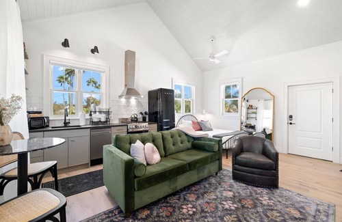 Historic Ybor Apartment | Casa Julieta Luxury Ybor-themed Studio