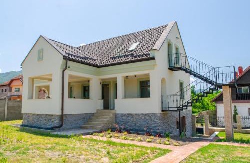 Sarmizegetusa House | Casa Kresován