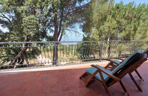 Gratteri Apartment | Casa la Quercia apartment with terrace Between Cefalù and the Madonie Park