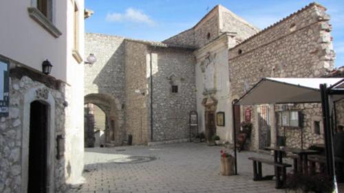 Santo Stefano di Sessanio Apartment | Casa Ladyhawke
