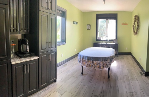 LaSalle House | CASA LASALLEnSLEEPS 8 GUESTS COMFORTABLY nBABY AMENITIES AVAILABLEnPET FRIENDLYn