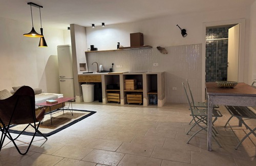 Marina di Lizzano Apartment | CASA LIBECCIO, 150 mt from the sea apartment with private entrance and garden