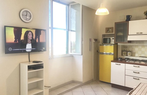Terracina Apartment | Casa Lilla central WiFi, 2 max 3 beds, 700mt dal lido White Beach