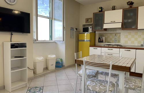 Terracina Apartment | Casa Lilla central WiFi, 2 max 3 beds, 700mt dal lido White Beach