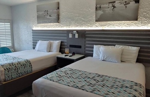 Bahama Beach Hotel | Casa Loma Inn