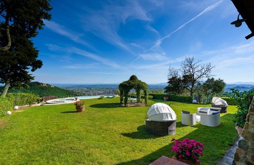 Margine Coperta-Traversagna Villa | Casa Loretta Luxury Villa With Swimming Pool and Whirlpool