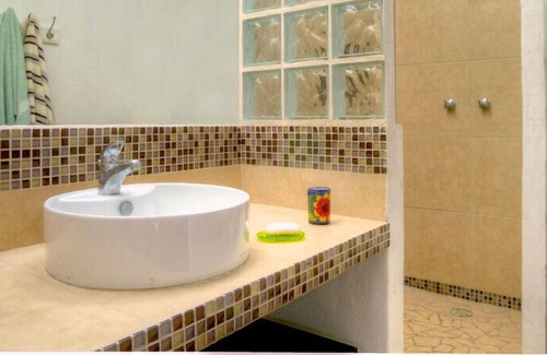 Colonia Independencia House | Casa Loro - Modern 3BR Home with Pool Perfect for Divers or Family Groups