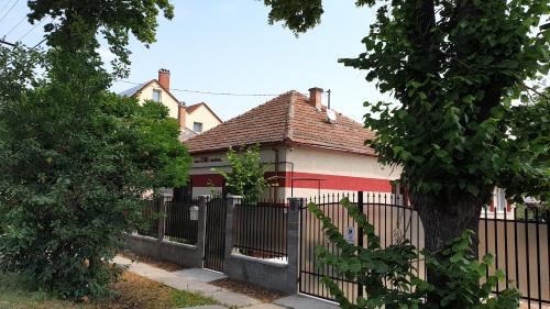 Gyomaendrod House | Casa Lyna