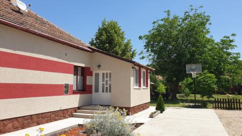 Gyomaendrod House | Casa Lyna