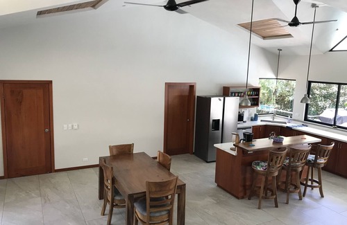 Quepos House | Casa Mamacita: Beautiful new home in peaceful jungle setting