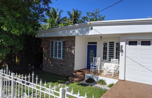 Guaniquilla House | Casa Marbella, whole home, A/C, steps from beach!