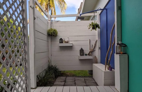 Guaniquilla House | Casa Marbella, whole home, A/C, steps from beach!