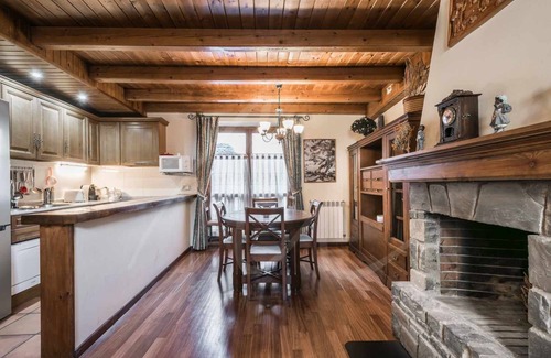 Salardu House | Casa Marimanha by SeaMount Rentals
